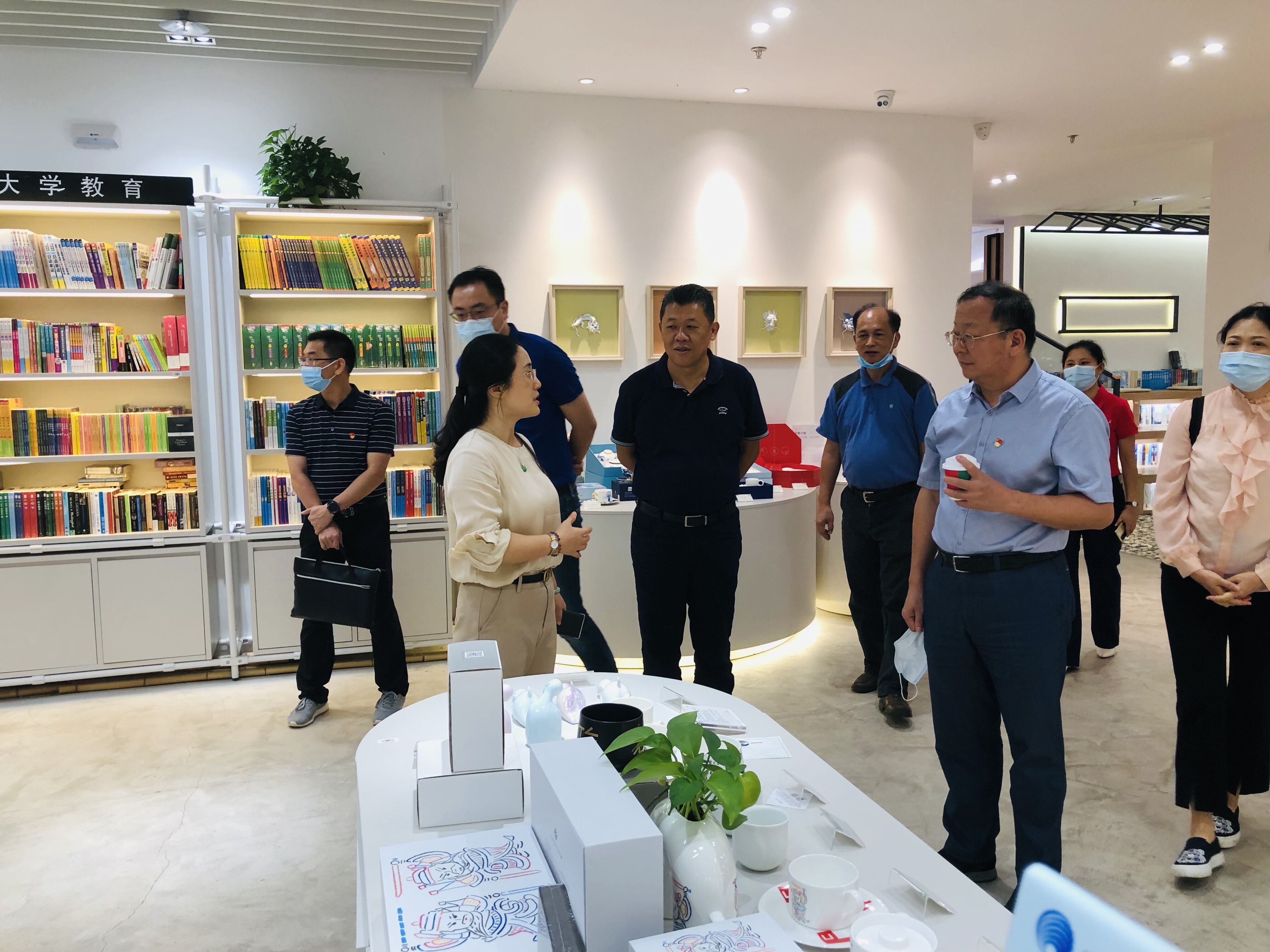 省委党史学习教育第二十巡回指导组到珠海yobo体育
书店开展调研督导工作